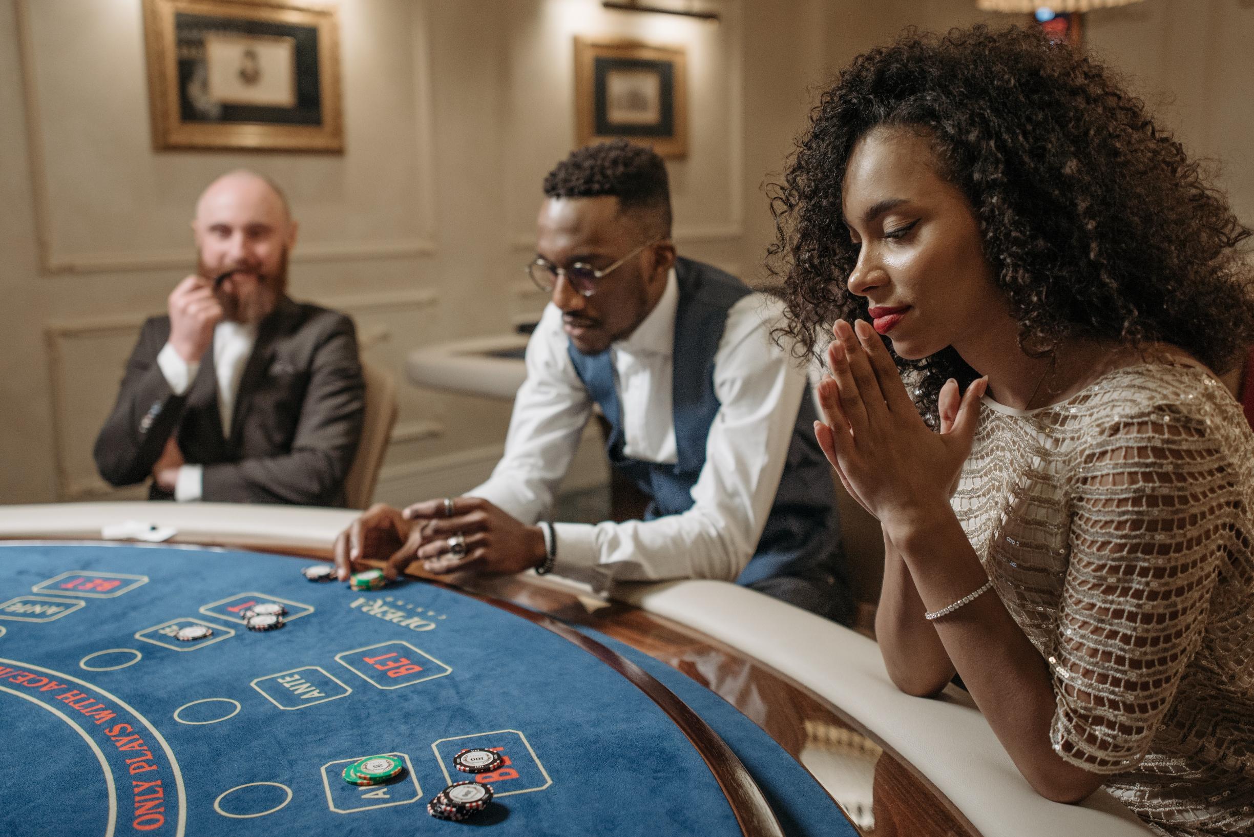 What Does Double Down Mean in Blackjack? Key Rules, Statistics and Payout Insights